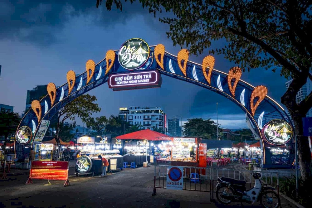 Gate of Son Tra Night Market